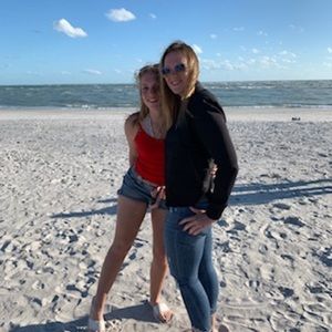 Meet your Posher, Chloe